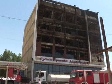Impactantes imágenes: El incendio de un hipermercado en Irak deja al menos 63 muertos y 40 heridos