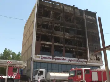 Impactantes imágenes: El incendio de un hipermercado en Irak deja al menos 63 muertos y 40 heridos Impactantes imágenes: El incendio de un hipermercado en Irak deja al menos 63 muertos y 40 heridos