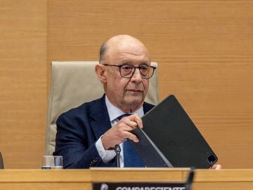A3 Noticias 2 (17-07-25) Cristóbal Montoro abandona el Partido Popular tras la apertura de un expediente interno