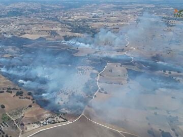 Decretan el confinamiento de la urbanización Calypo Fado de Casarrubios por el incendio forestal de Méntrida
