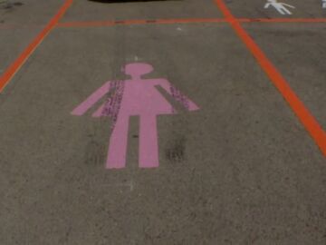 Polémica en León, plazas de aparcamiento para mujeres