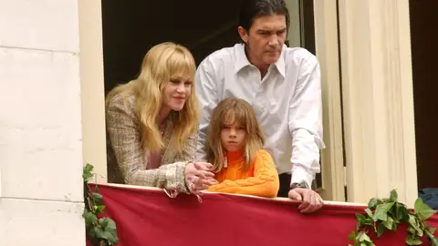 Stella del Carmen con Antonio Banderas y Melanie Griffith en 2005 Stella del Carmen con Antonio Banderas y Melanie Griffith en 2005