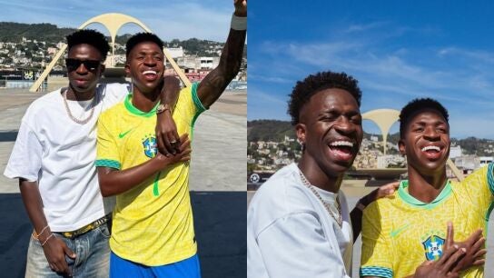 Vin&iacute;cius posa junto a su estatua de cera en el samb&oacute;dromo de R&iacute;o de Janeiro