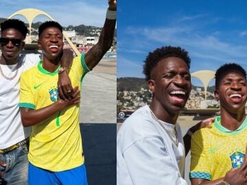 Vinícius posa junto a su estatua de cera en el sambódromo de Río de Janeiro