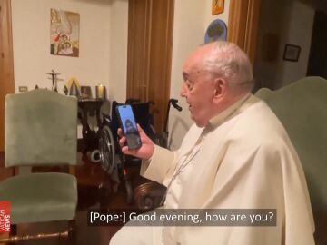 Papa Francisco hablando con su amigo
