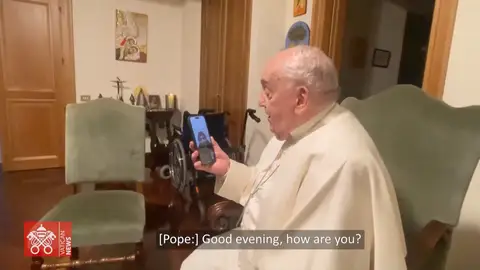 Papa Francisco hablando con su amigo Papa Francisco hablando con su amigo