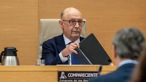 Montoro asegura que no existen pruebas contra él y achaca su imputación a haber ocupado el cargo de ministro Montoro asegura que no existen pruebas contra él y achaca su imputación a haber ocupado el cargo de ministro