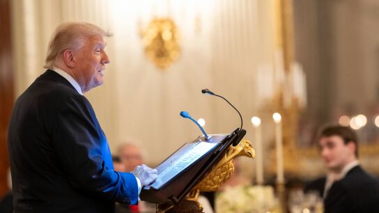descripci&oacute;n 18 July 2025, US, Washington: U.S. President Donald Trump, delivers remarks to a dinner for Republican Senators at the State Dining Room of the White House, July 18, 2025, in Washington, D.C. Photo: Molly Riley/White House/Planet Pix via ZUMA Press Wire/dpaMolly Riley/White House/Planet P / DPA18/07/2025 ONLY FOR USE IN SPAIN