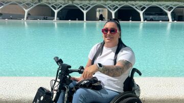 Un nuevo comienzo para María José, gracias a la solidaridad de un empresario, después de que la robaran el motor de su silla de ruedas