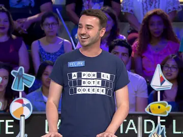 Felipe, el concursante que ha venido con una camiseta exclusiva a La ruleta de la suerte Felipe, el concursante que ha venido con una camiseta exclusiva a La ruleta de la suerte