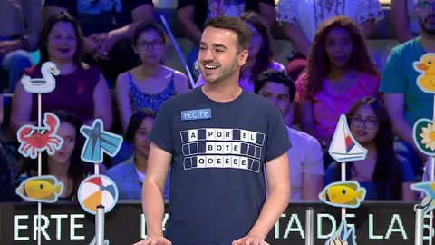 Felipe, el concursante que ha venido con una camiseta exclusiva a La ruleta de la suerte Felipe, el concursante que ha venido con una camiseta exclusiva a La ruleta de la suerte