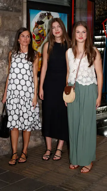 El plan de cine de la reina Letizia, la infanta Sofía y la princesa Leonor en Mallorca El plan de cine de la reina Letizia, la infanta Sofía y la princesa Leonor en Mallorca