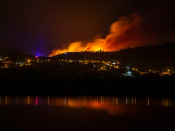 Incendio en Vilardevós (Ourense)