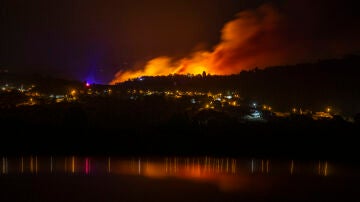 Incendio en Vilardevós (Ourense)