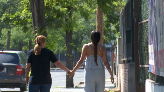 V&iacute;ctima de violencia de g&eacute;nero con su hija