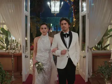 La gran noche de Suna y Kaya termina en lágrimas: Nükhet arruina la boda con su jugada maestra La gran noche de Suna y Kaya termina en lágrimas: Nükhet arruina la boda con su jugada maestra