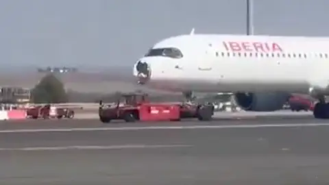 Así quedó el avión Madrid - París: "La gente estaba desesperada" Así quedó el avión Madrid - París: "La gente estaba desesperada"