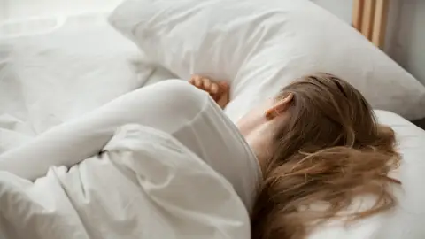 Dormir con el pelo suelto Dormir con el pelo suelto