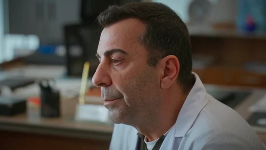 Tolga saca a la luz el mayor trauma de Bahar y le devuelve la confianza perdida Tolga saca a la luz el mayor trauma de Bahar y le devuelve la confianza perdida