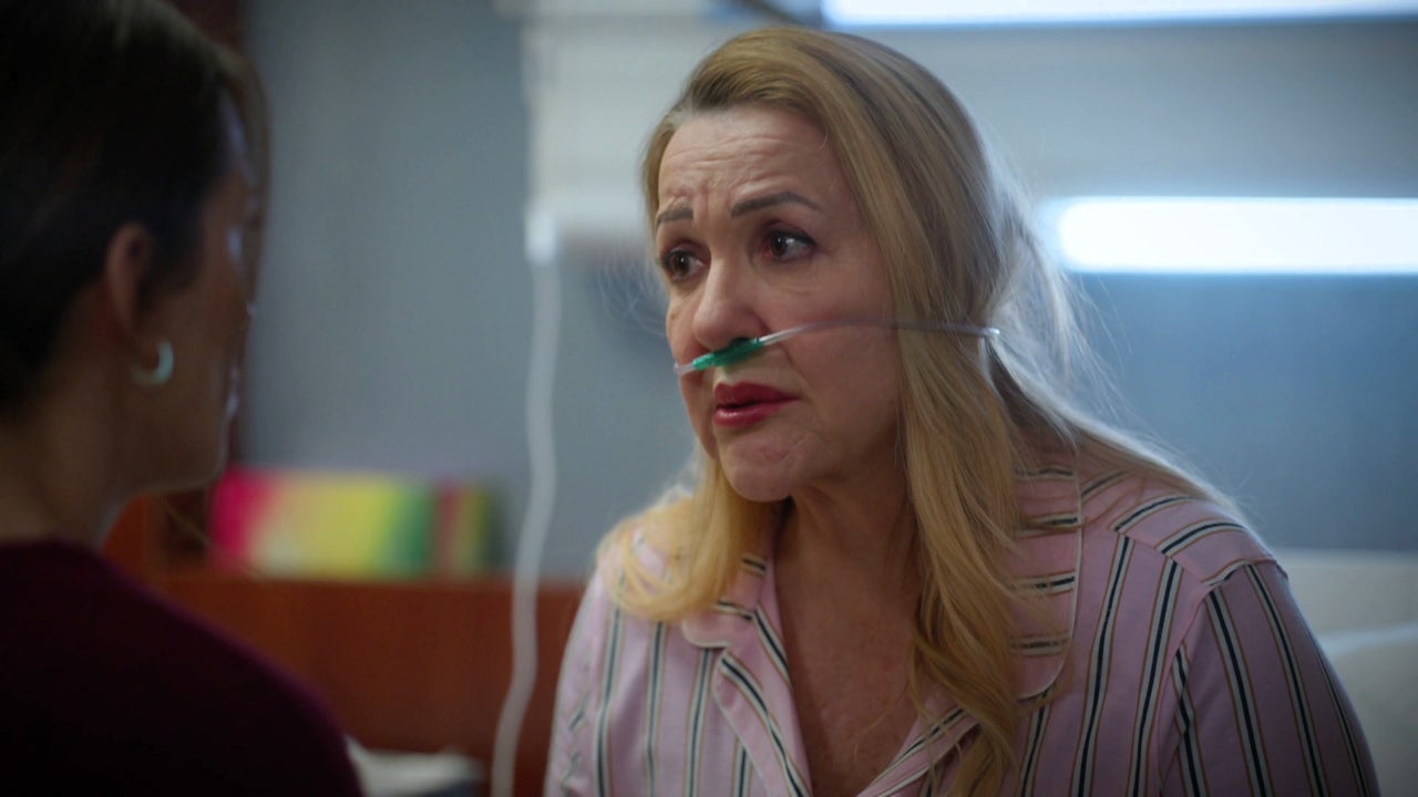 Leyla desvela a Çağla detalles sobre la relación entre Tolga y su exmujer: “Era una lunática” Leyla desvela a Çağla detalles sobre la relación entre Tolga y su exmujer: “Era una lunática”