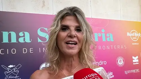 Arantxa de Benito atendiendo a los medios Arantxa de Benito atendiendo a los medios