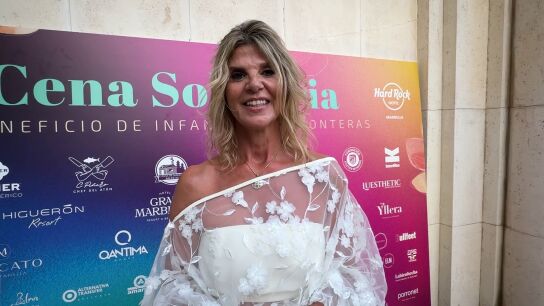 Arantxa de Benito haciendo declaraciones a la prensa
