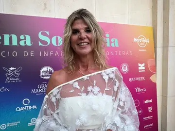 Arantxa de Benito haciendo declaraciones a la prensa Arantxa de Benito haciendo declaraciones a la prensa