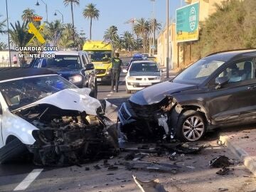 Estrangula, roba varios coches y huye drogado con un niño a bordo