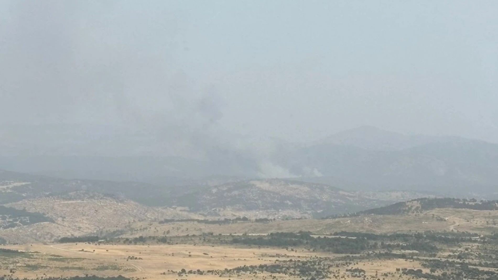 Imagen del incendio tomada desde el helicóptero de la Brigada de Puerto El Pico Ávila Imagen del incendio tomada desde el helicóptero de la Brigada de Puerto El Pico Ávila