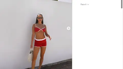 María Fernández-Rubíes con bikini outline María Fernández-Rubíes con bikini outline