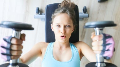 ¿Por qué no gano músculo aunque voy al gimnasio? Estas son las 6 causas más comunes