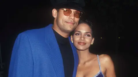 Halle Berry y su primer marido David Justice Halle Berry y su primer marido David Justice