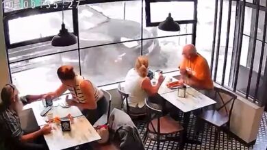 El momento donde un coche impacta contra un taxi y casi acaba en tragedia en Las Palmas: el conductor dio positivo en alcohol
