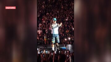 Maluma regaña a un fan en en concierto