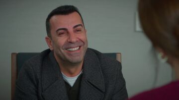 Tolga le enseña a Çağla su caja del pasado y abre la puerta a una nueva oportunidad entre ellos