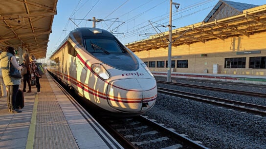 Imagen de archivo de usuarios de los trenes de Alta Velocidad