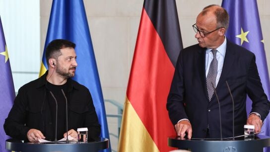 El canciller alem&aacute;n Friedrich Merz y el presidente ucraniano Volodymyr Zelenski