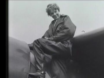  Amelia Earhart