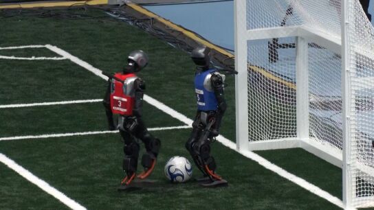 Los robots boxean, juegan al f&uacute;tbol, corren y colapsan en los 'Juegos Rob&oacute;ticos' de China