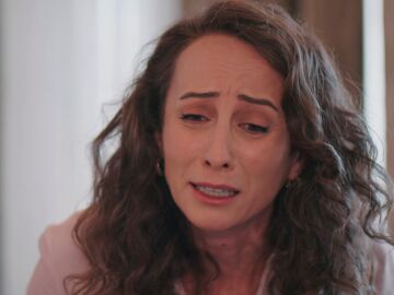 Hattuc y Esme se enfrentan a Kazim y le echan en cara toda una vida de maltratos