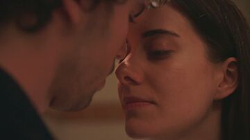 Suna vive su primera noche de amor con Kaya y rompe con su pasado