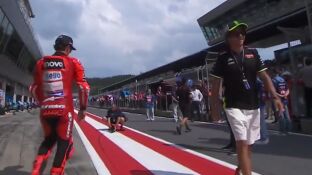 El cruce de Marc M&aacute;rquez y Valentino Rossi