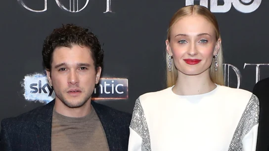 Kit Harington y Sophie Turner Kit Harington y Sophie Turner