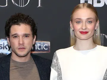 Kit Harington y Sophie Turner Kit Harington y Sophie Turner