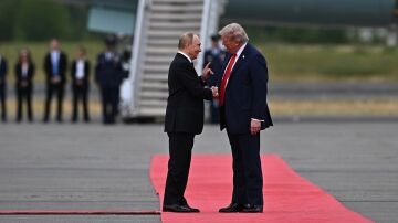 Trump y Putin se reúnen en Alaska. 
