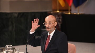 El expresidente de Aragón Javier Lambán durante el acto de entrega del retrato de Javier Lambán, en la sala de la Corona del Edificio Pignatelli, a 10 de julio de 2025, en Zaragoza, Aragón (España). 