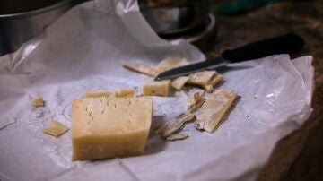 Imagen de archivo de un queso parmesano
