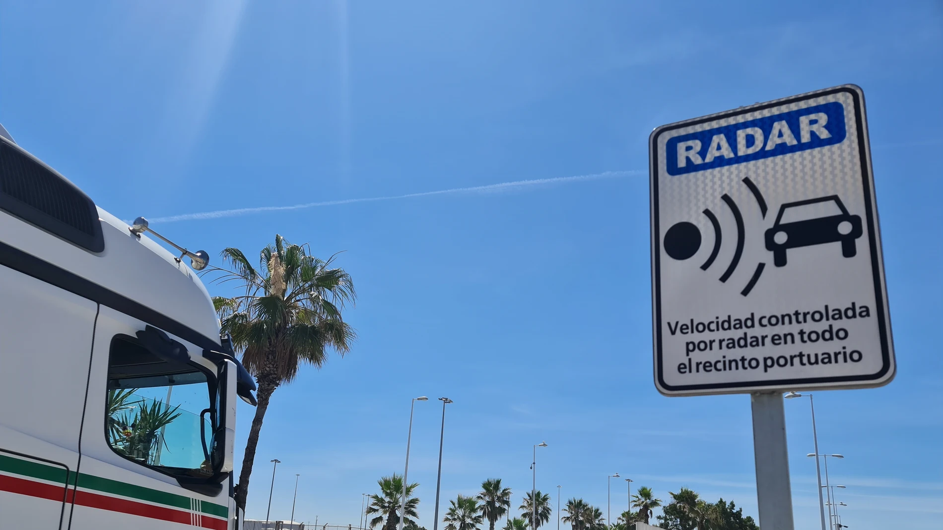 Imagen de archivo de una seña de RADAR en España Imagen de archivo de una seña de RADAR en España
