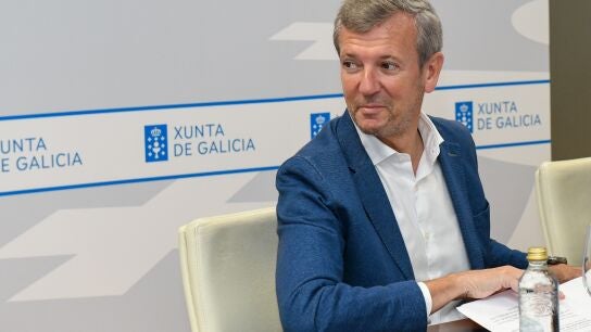 El presidente de la Xunta, Alfonso Rueda, preside la primera reuni&oacute;n para habilitar ayudas destinadas a los afectados por los incendios en Galicia. 18/08/2025