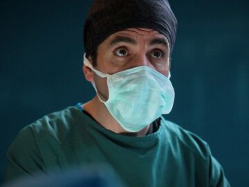 Bahar entra en coma en quirófano con Timur y Uras a su lado, ¿sobrevivirá?